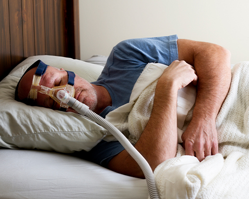 man sleeping on side with cpap machine