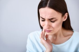 woman with jaw pain